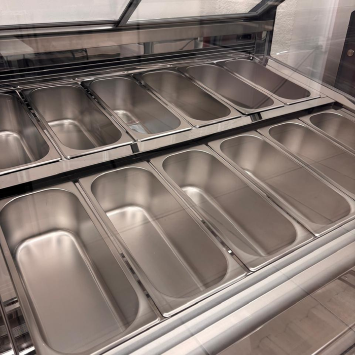 Vitrina Expositora Blanca para Gelato 220 V 12 Insertos de 5 Litros TKN12GS TKN Iluminación LED Cristales Templados